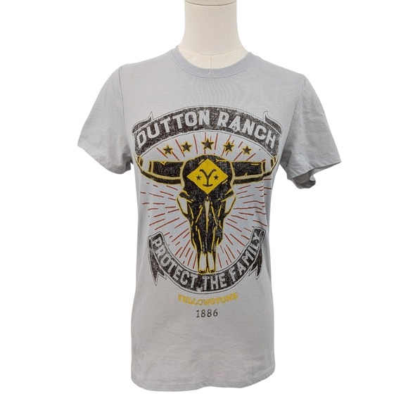 Yellowstone Tops - Yellowstone Dutton Ranch Graphic Tee Western Cowboy Core Fitted Top Size XS‎